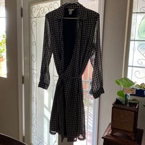Collared houndstooth wrap dress